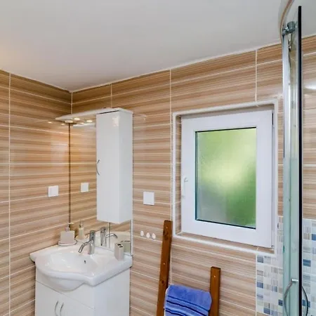 Apartment Jasmin - One Bedroom With Balcony And Garden View