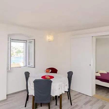 Jasmin - One Bedroom With Balcony And Garden View *