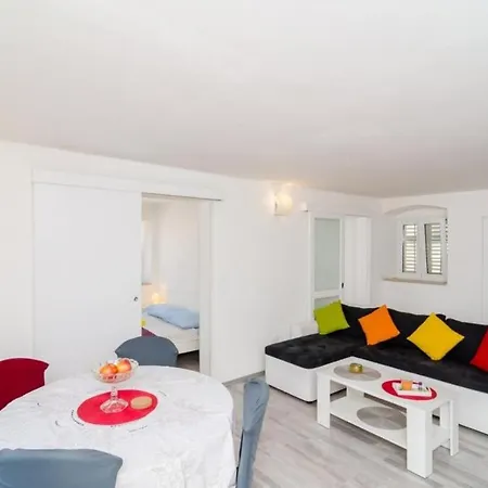Jasmin - One Bedroom With Balcony And Garden View Dubrovnik