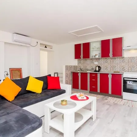 Jasmin - One Bedroom With Balcony And Garden View